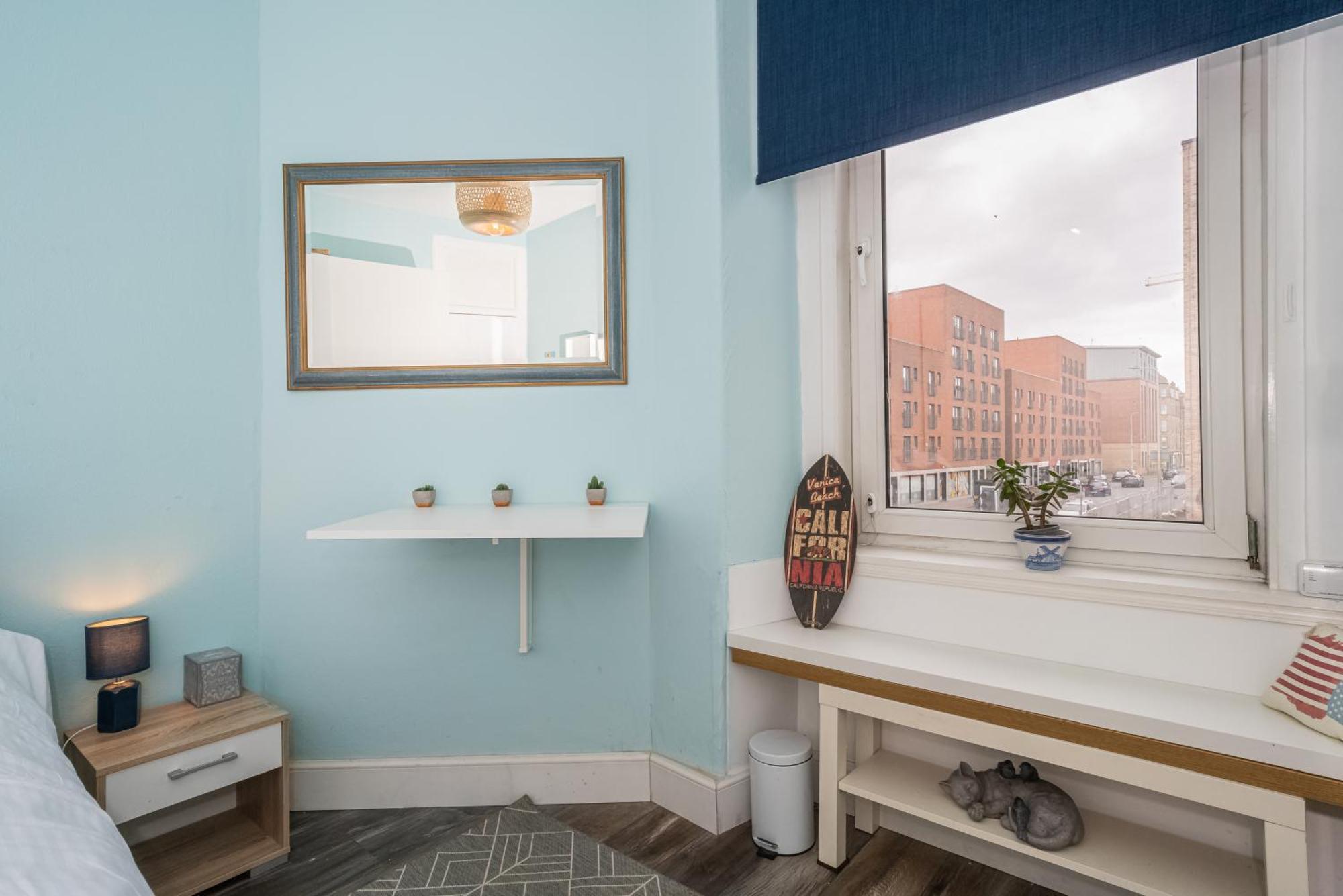 Appartamento Pass The Keys Trendy Historic Flat Sleeps 4 To 6 Near Leith Shore Edimburgo Esterno foto