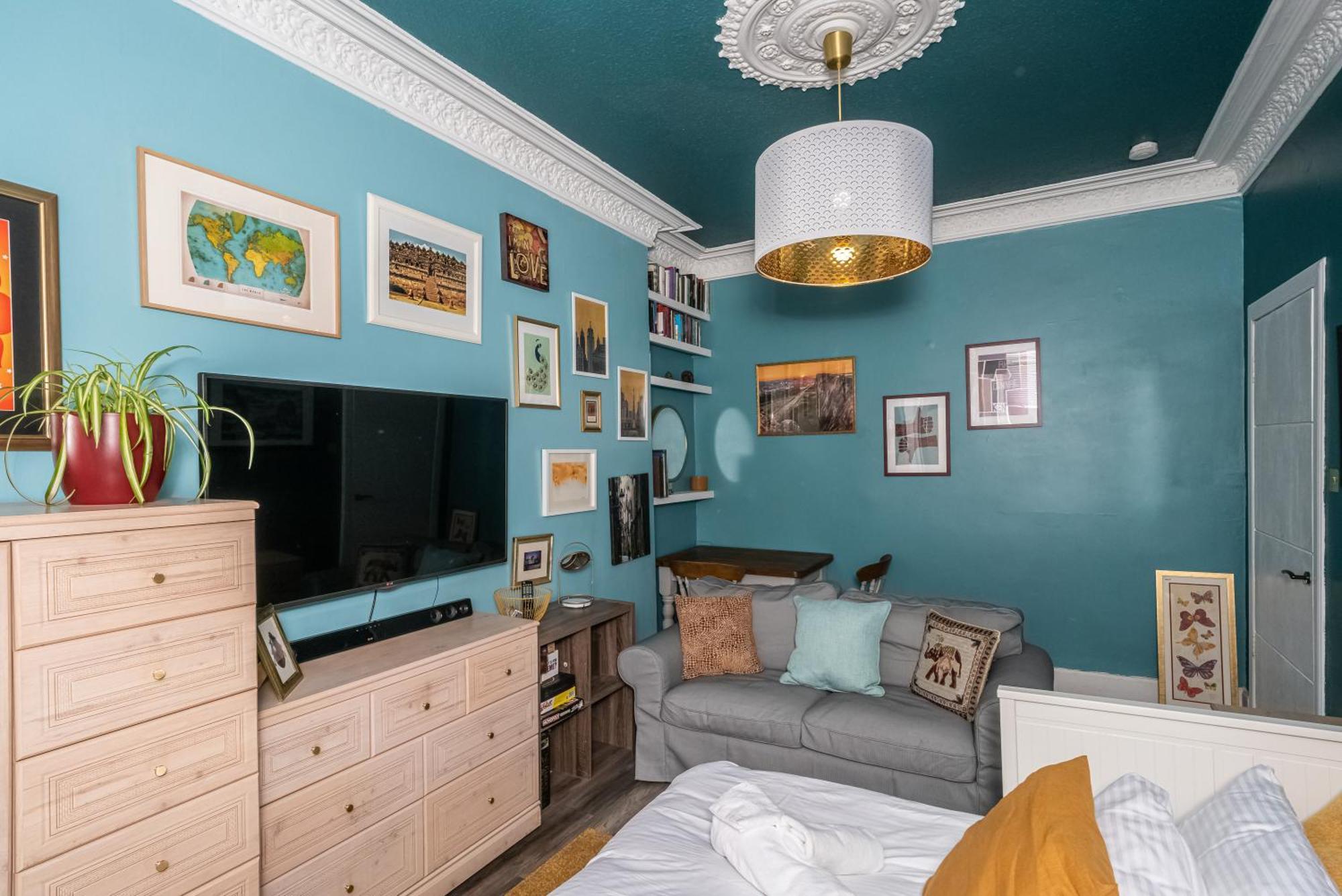 Appartamento Pass The Keys Trendy Historic Flat Sleeps 4 To 6 Near Leith Shore Edimburgo Esterno foto